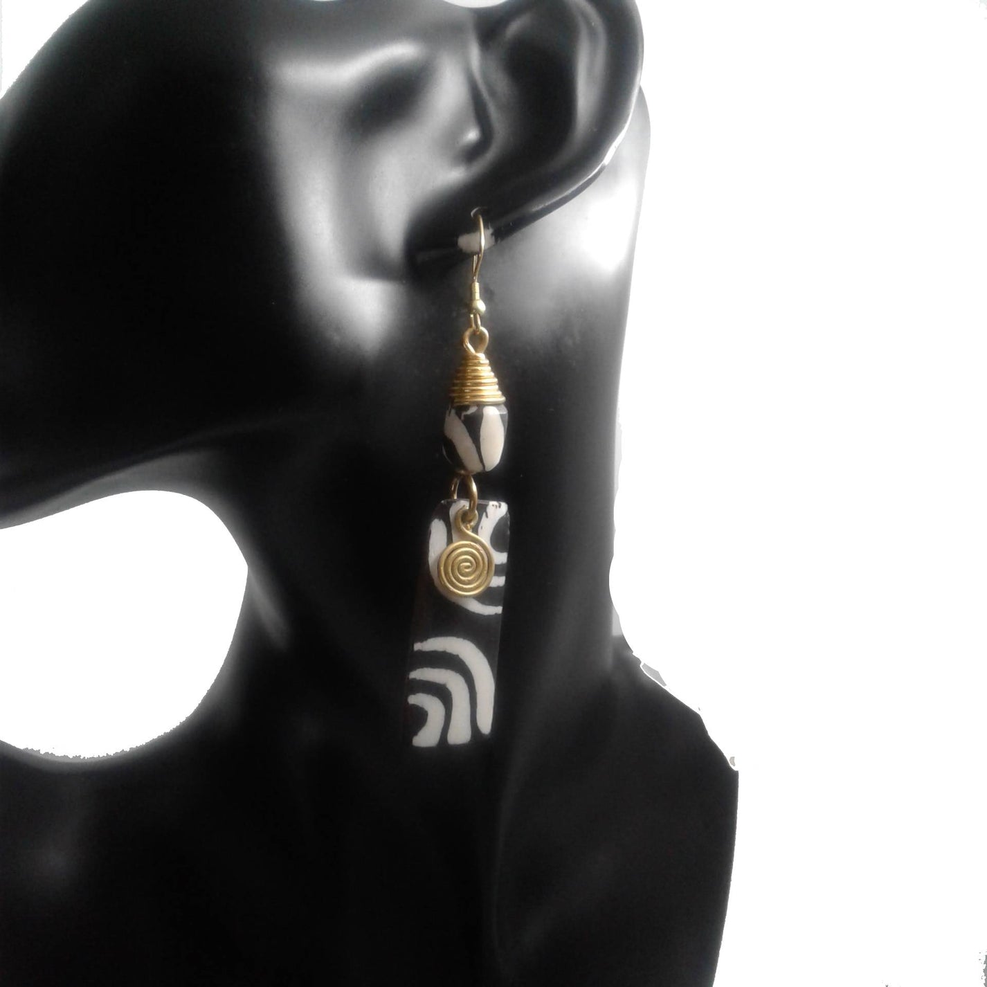 African Handmade Fashion Dangle Earring white,black & Gold Bead Hoop Design main image 0